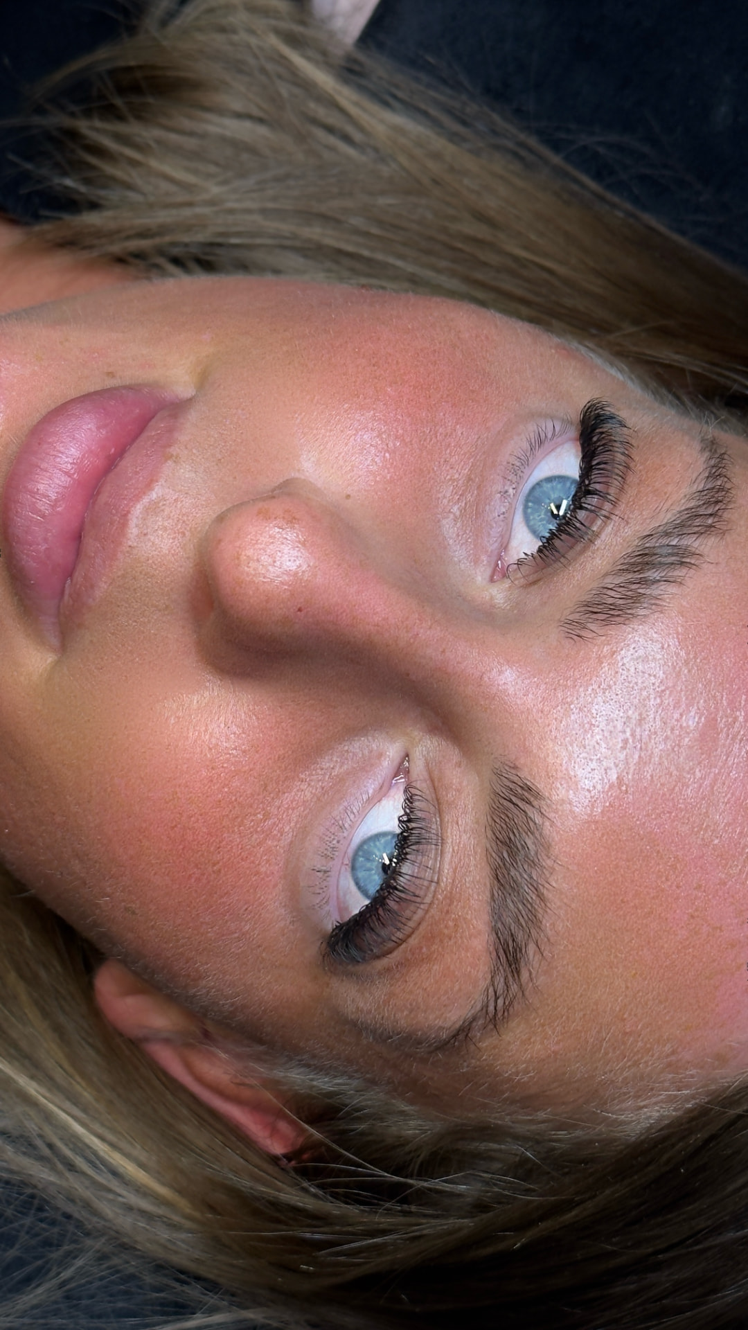 Single lashes set oppefra efter vippebehandling i København